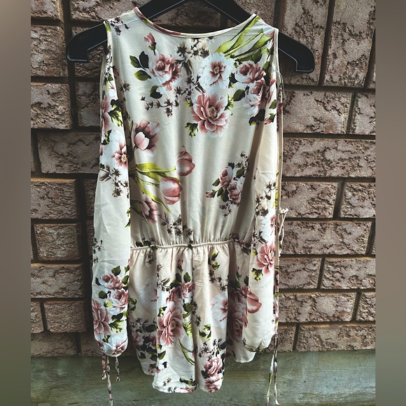Pink Owl Apparel Cream Floral Romper - Picture 3 of 3